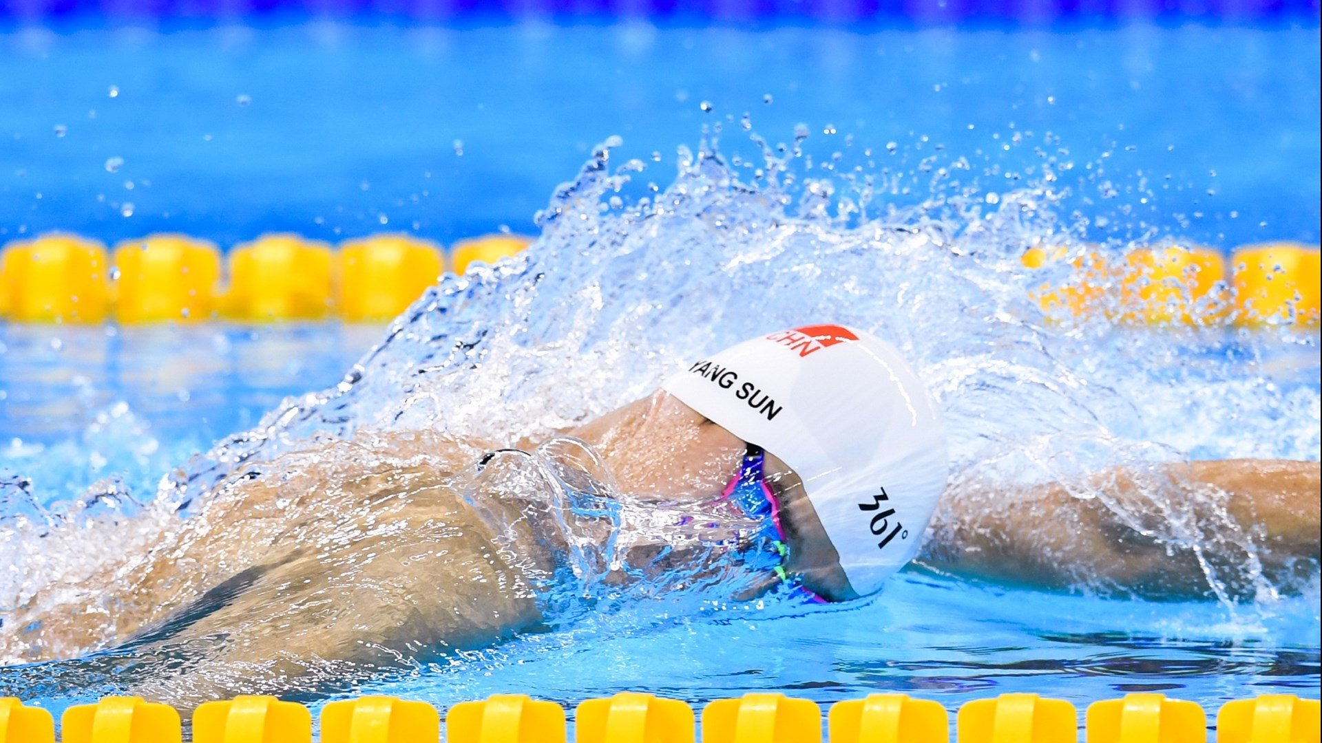 开云体育备用链接-乔治攻防一体快船防守效率提升，快船乔治伤病